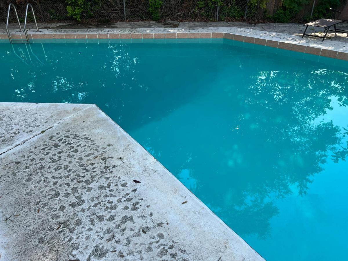 Pool Home Sleeps 6 With Large Fenced Yard Τζάκσονβιλ Εξωτερικό φωτογραφία